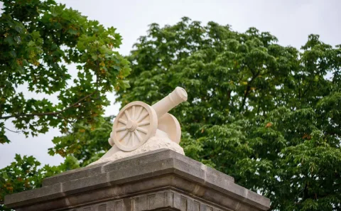 Monumentul funerar al lui Áron Gábor, în forma sa completă