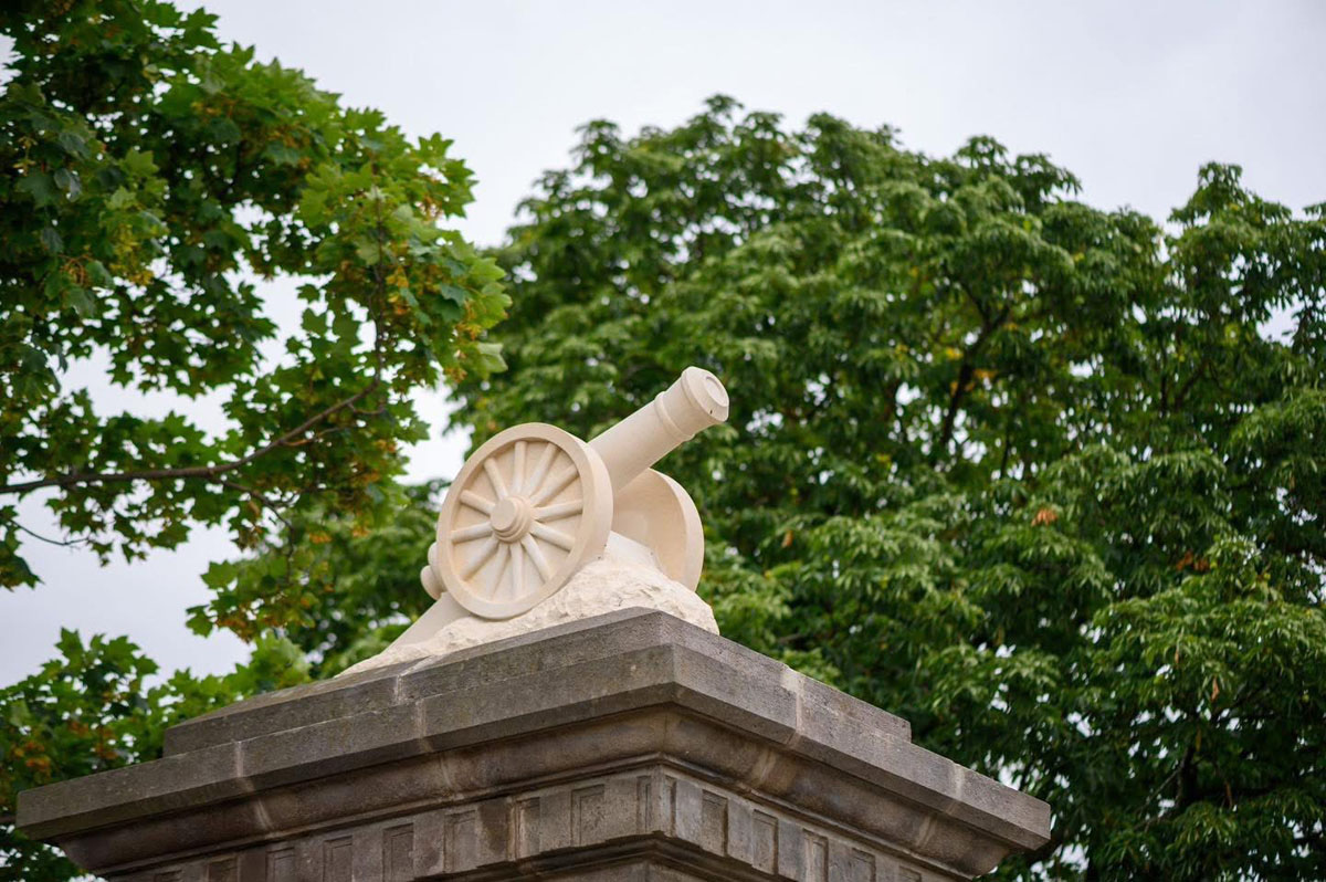 Monumentul funerar al lui Áron Gábor, în forma sa completă